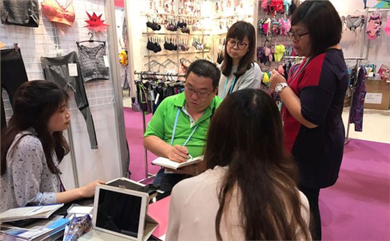 第121届广交会 无缝内衣厂尔友针织喜迎丰收